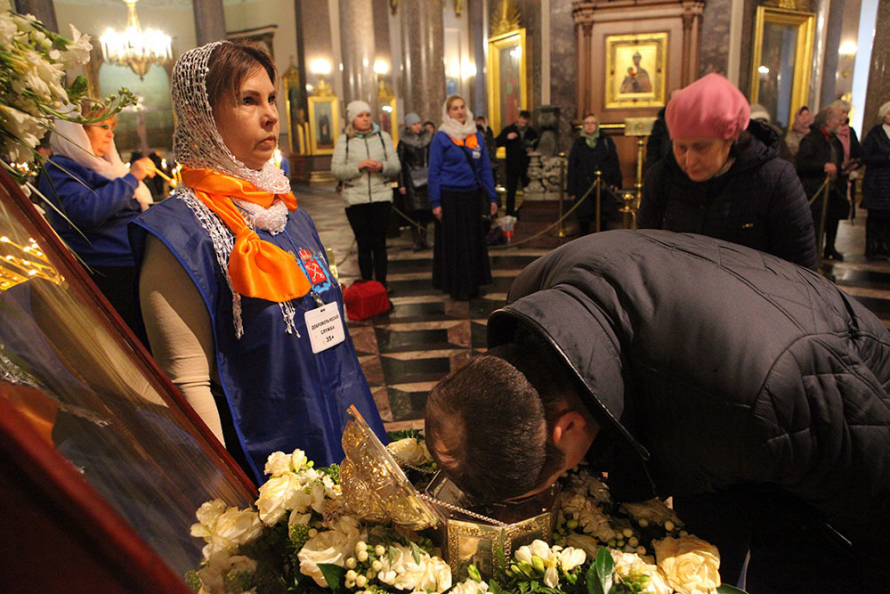Поклонение священнику