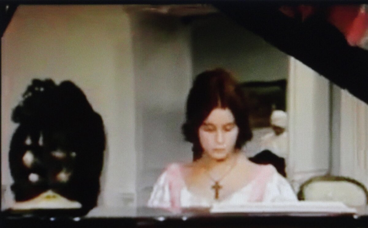 До этого сериала мои представления о рабстве основывались на книге Гарриет Бичер-Стоу "Хижина дяди Тома", а тут такая интрига: рабыня-пианистка!