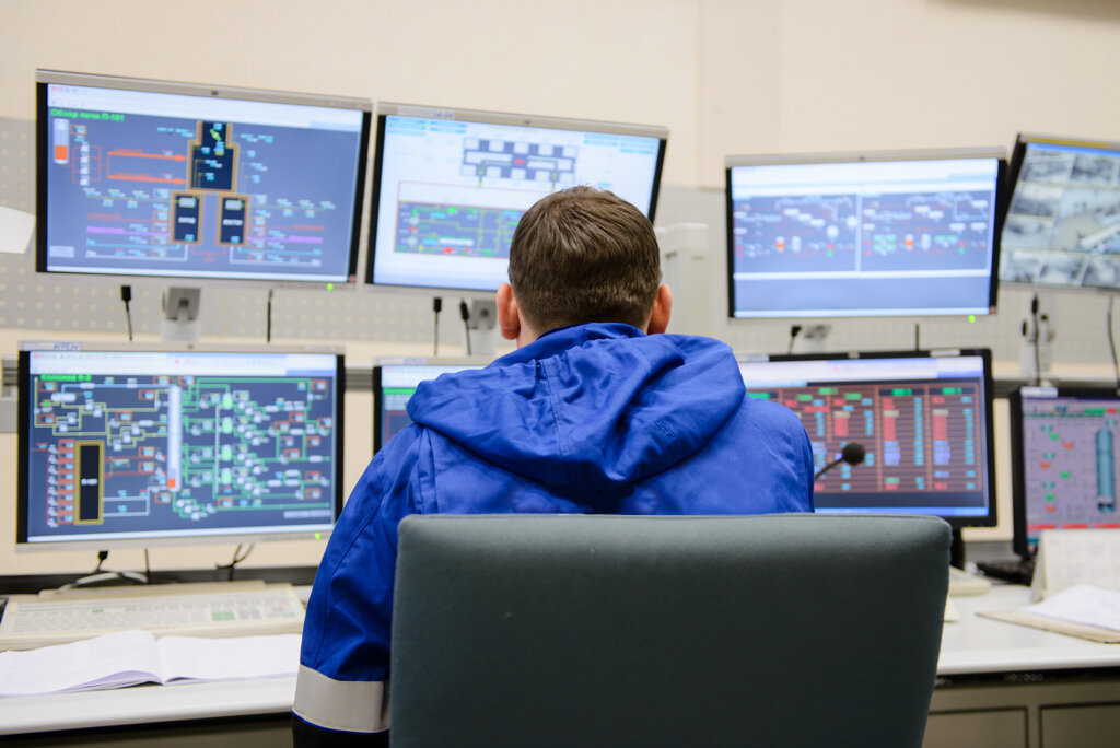 Источник c1283.c.3072.ru      Оператор по добыче нефти.