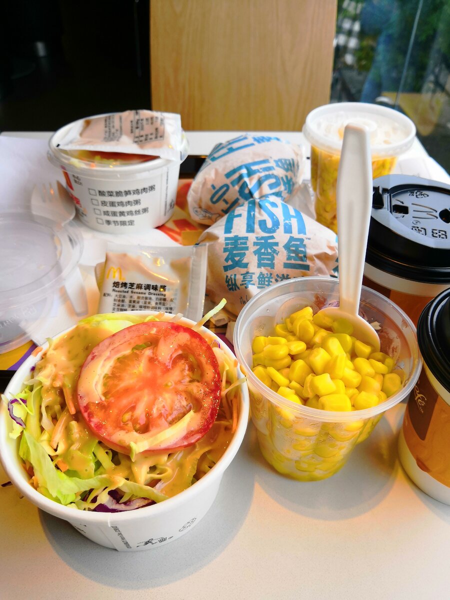 А вот свежий салат и кукуруза - отлично (Листай👉👉)