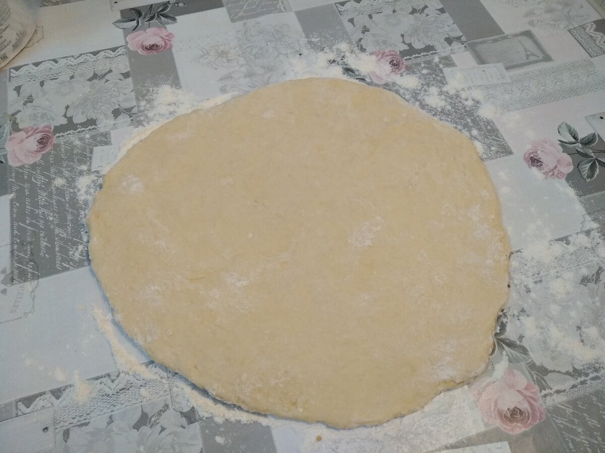 Как понять что тесто пропеклось. Чтобы пирог сверху не пригорел. Пирог в разъемной форме. Традиционное тесто от тонкого. Непропеченный бисквит.