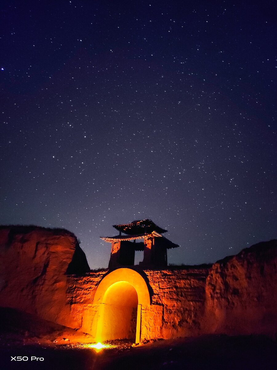 Все эти фото сняты в различных режимах на смартфон vivo X50 Pro. Листайте, чтобы увидеть больше снимков
