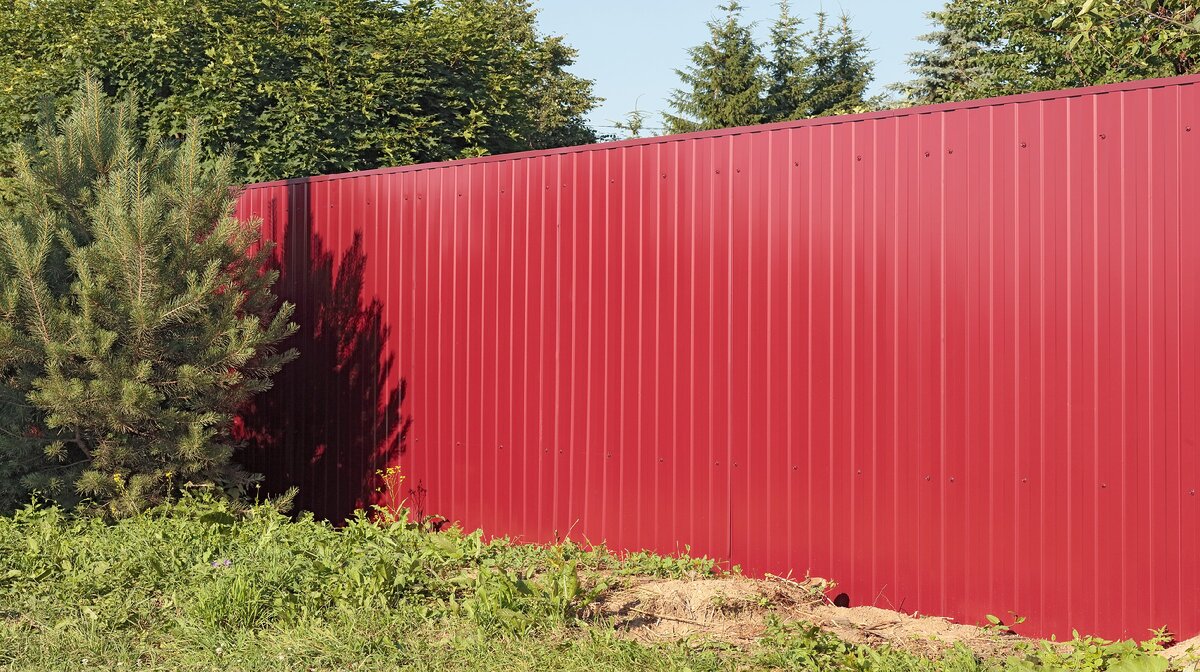 Забор из профлиста с двухсторонним покрытием