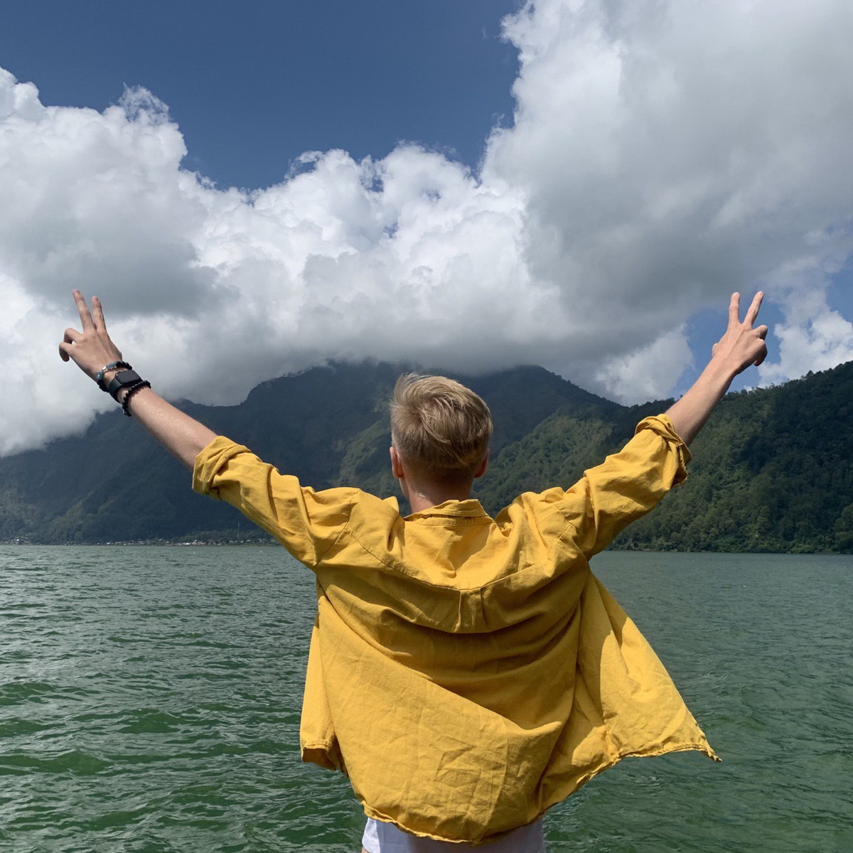 Это всё тараканы в голове. Люди лучше будут страдать в офисе, работать на заводе, жить от зп до зп, прикрывая всё это тем, что они трудятся. Ну окей, пусть трудятся, я за это время хоть пожить успею.