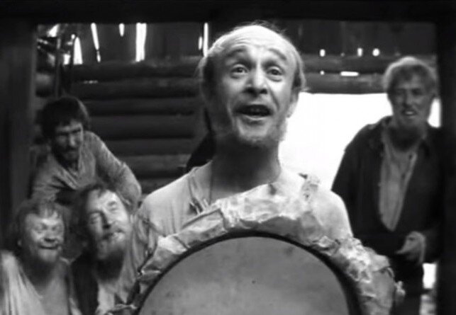 К/ф "Андрей Рублев" ("Страсти по Андрею"). Реж. - А.Тарковский. 1966 г. Ролан Быков в роли скомороха.