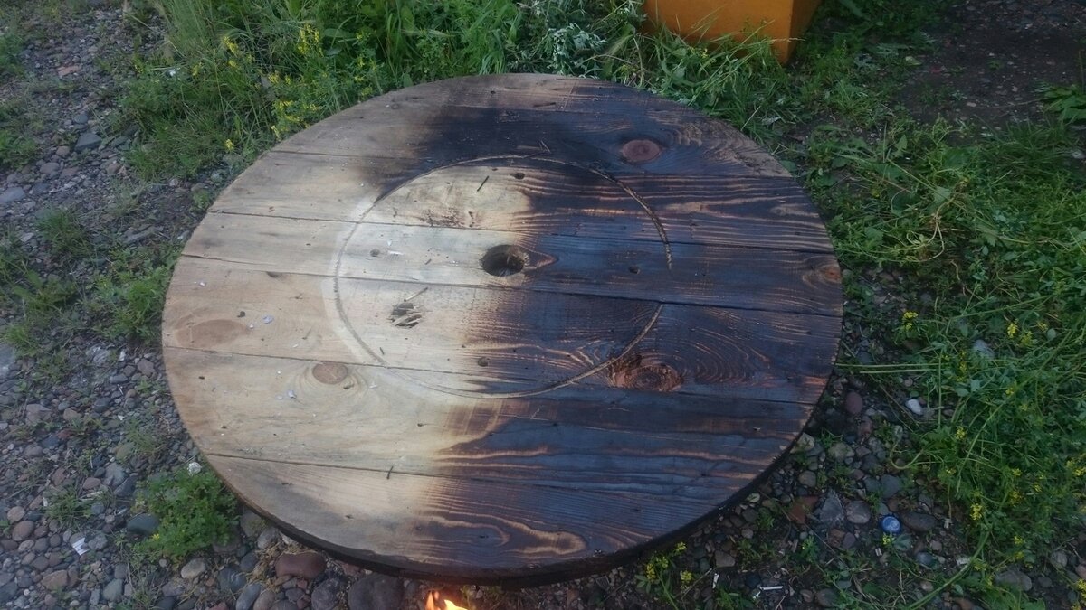 Обжигай катушку ,паяльной лампой или горелкой. До очень черной поверхности. Но не пережги в угли.