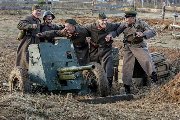 кадр из кинофильма "Подольские курсанты"