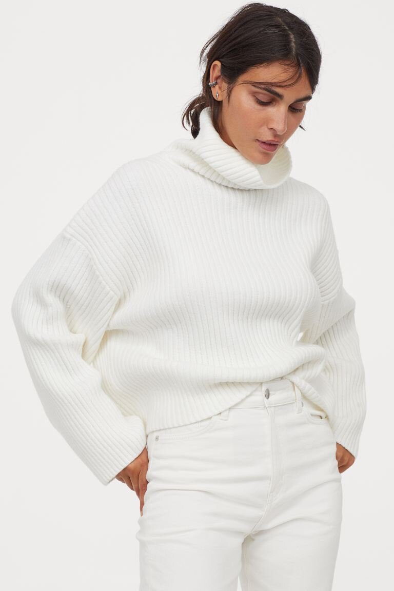 Где купить белый свитер крупной вязки?