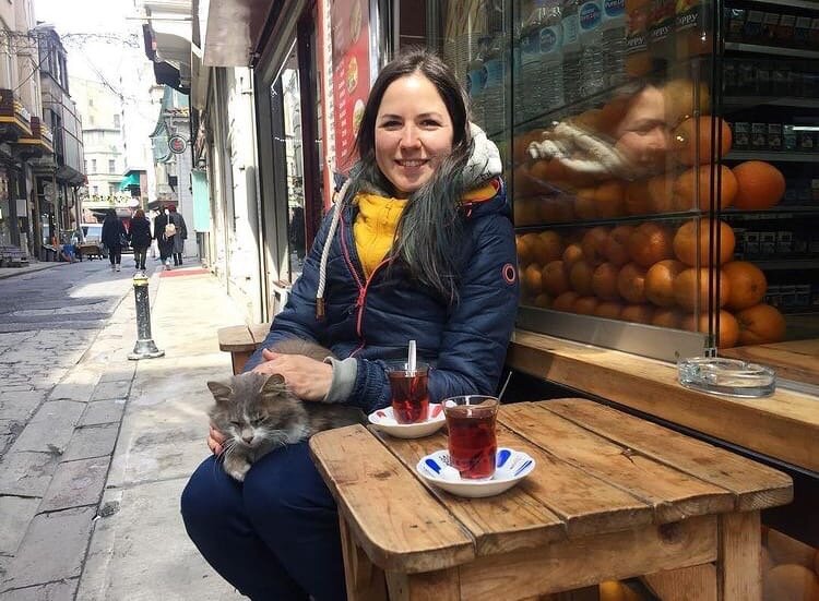 Я, Стамбул, чай, кот. Традиционно по-турецки