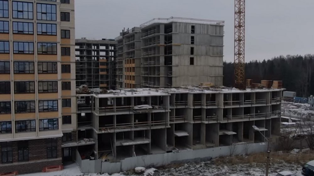 Недостроенные корпуса ЖК «Ломоносовъ». Кадр из видео