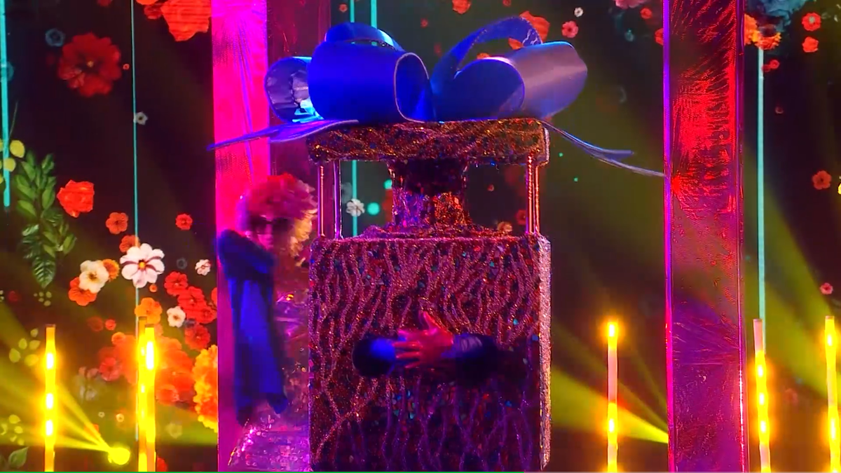 Лолита, шоу «Новогодняя маска» на телеканале «НТВ»