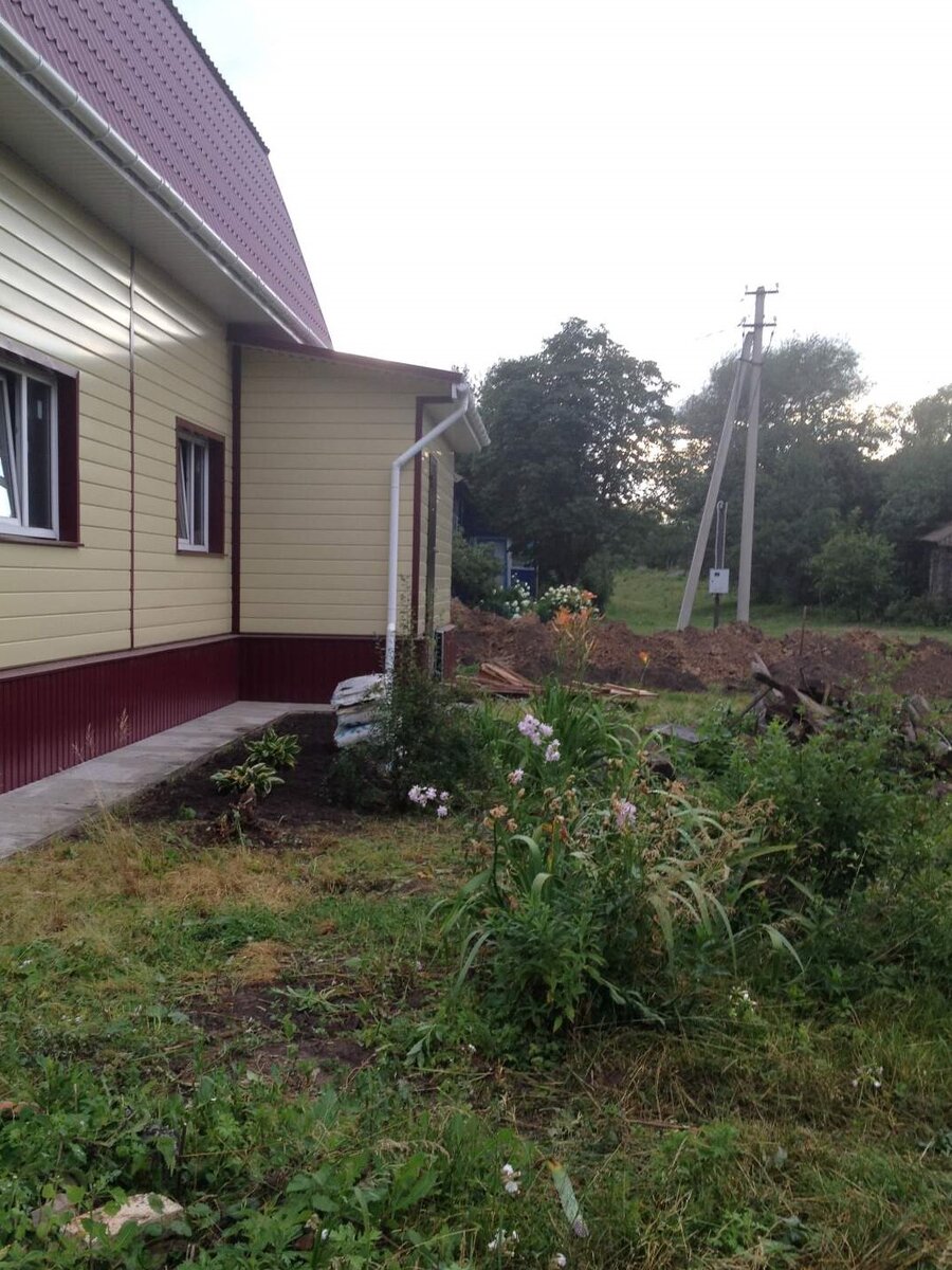 ТРАНШЕЯ ВЫКОПАНА ПОД КАНАЛИЗАЦИЮ