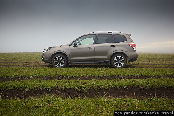 Subaru Forester вид сбоку