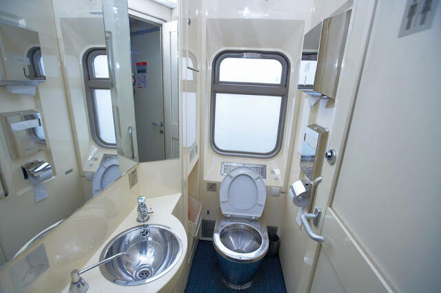 Камеру спрятали в туалете поезда
