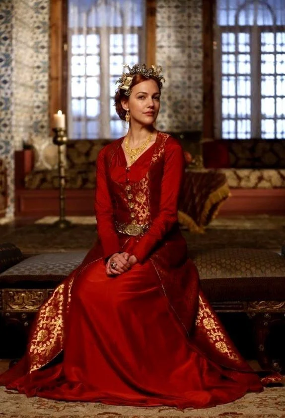 Мерьем Узерли в роли Хюррем                                           Источник: Яндекс картинки