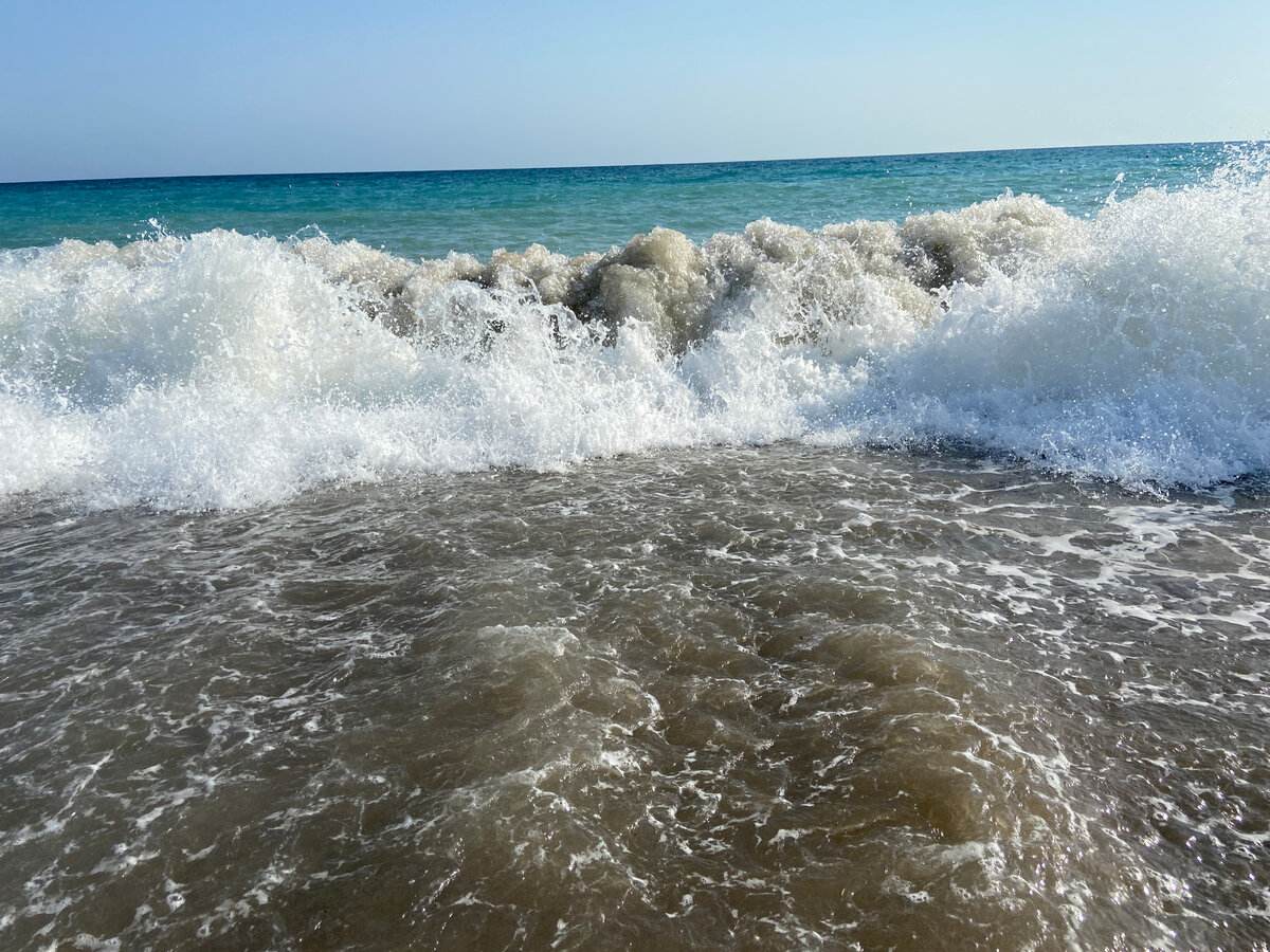 Вода в море сиде турция. Природная плита в море Турция Сиде. Сиде плиты в море. Море Турция апше. В конце мая в Турции море Холодное.