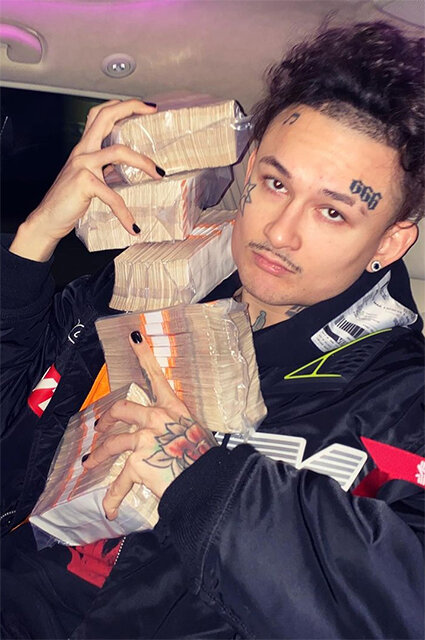 Алишер в предполагаемой выручкой от гива