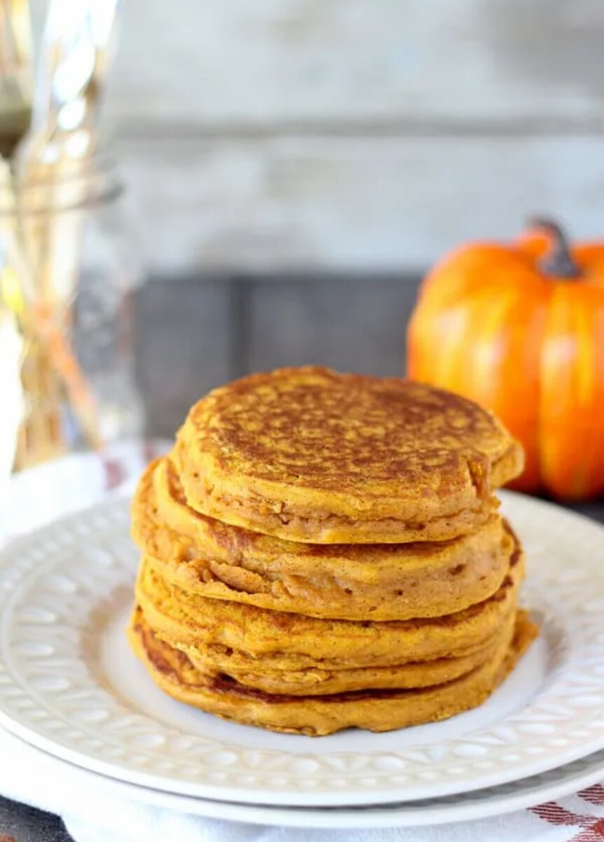 пп оладьи из тыквы. оладьи с тыквой. тыквенные панкейки. тыквенные оладьи с сыром. оладьи из тыквы.