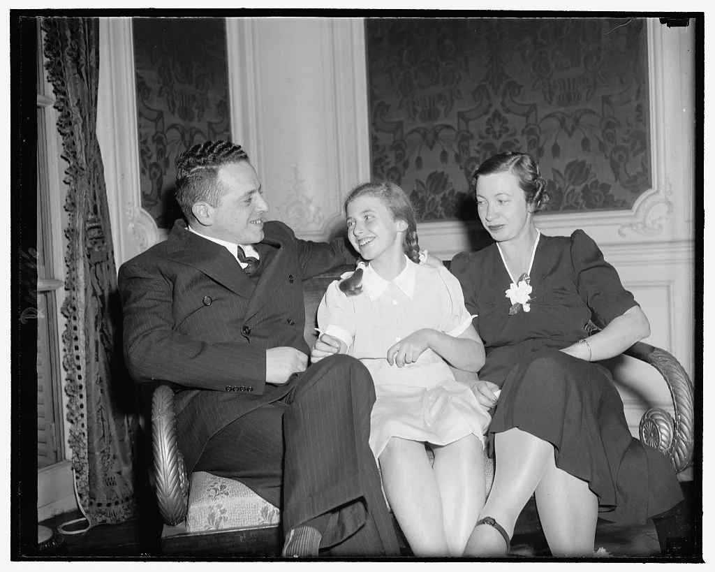    .        ,       . ,   ,     .     .  1943            ,        . ,       . 