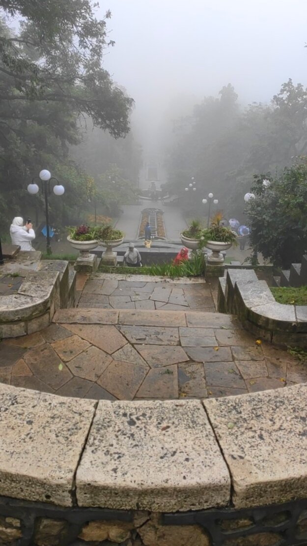 Вот она, эта лестница, уходящая в туман