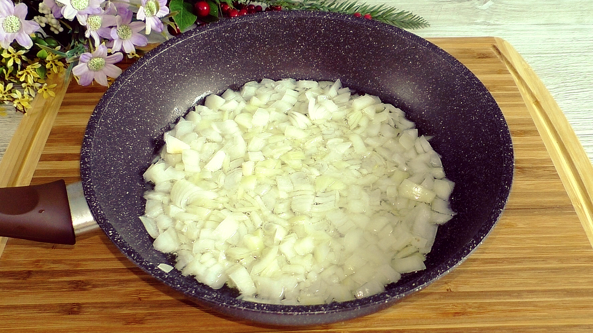 Легкое рецепт приготовления на сковороде. Лук репчатый с маслом. Как приготовить яичницу на сковороде обычную.