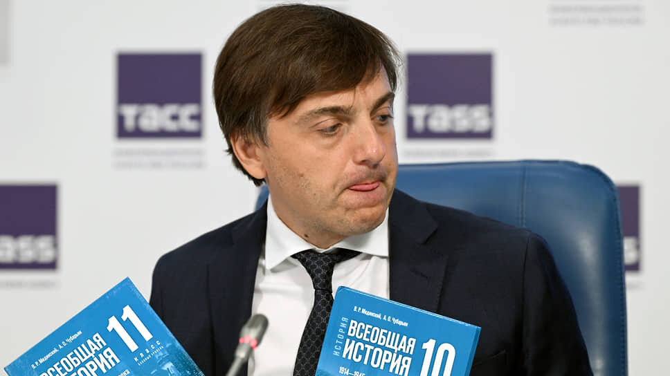 Фото: Дмитрий Духанин / Коммерсантъ📷Сергей Кравцов во время пресс-конференции