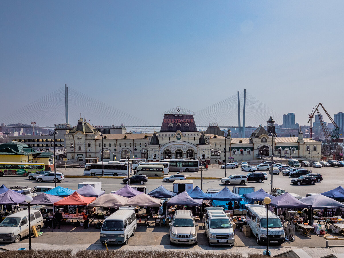 Привокзальная площадь Владивостока. Фото Павла Ванифатова.