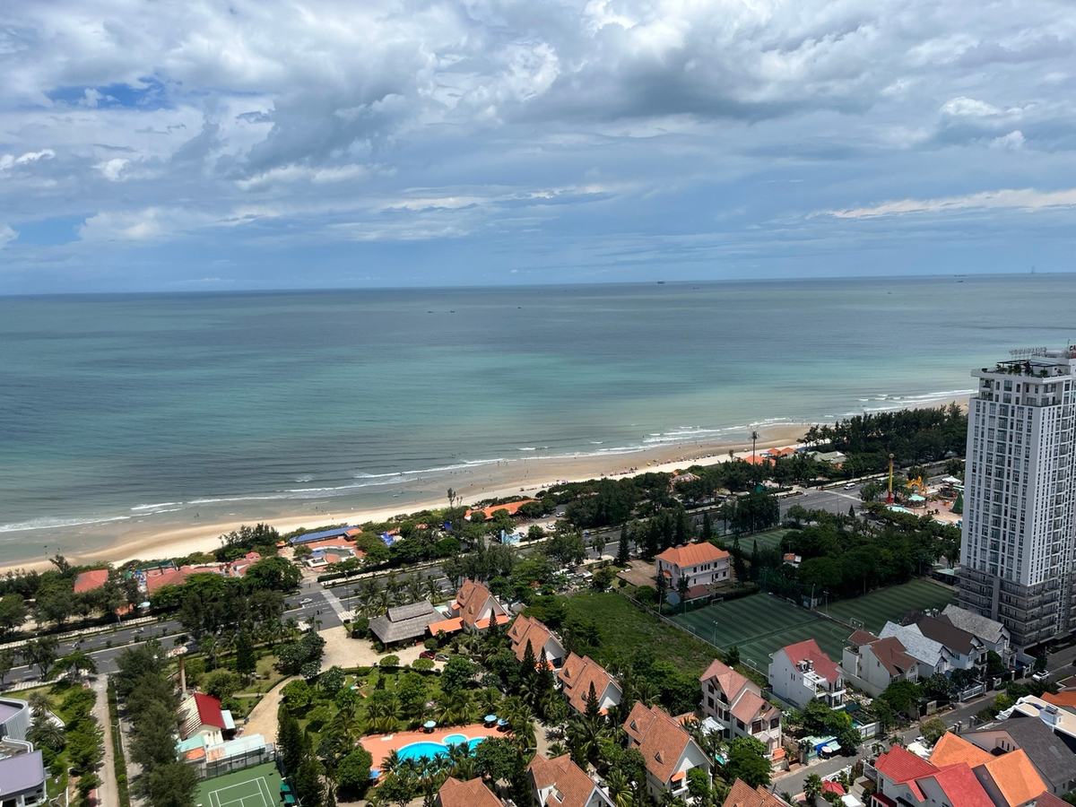 Вид с нашего балкона. Ради него я готова жить в оживленном районе, полном караоке-певцов