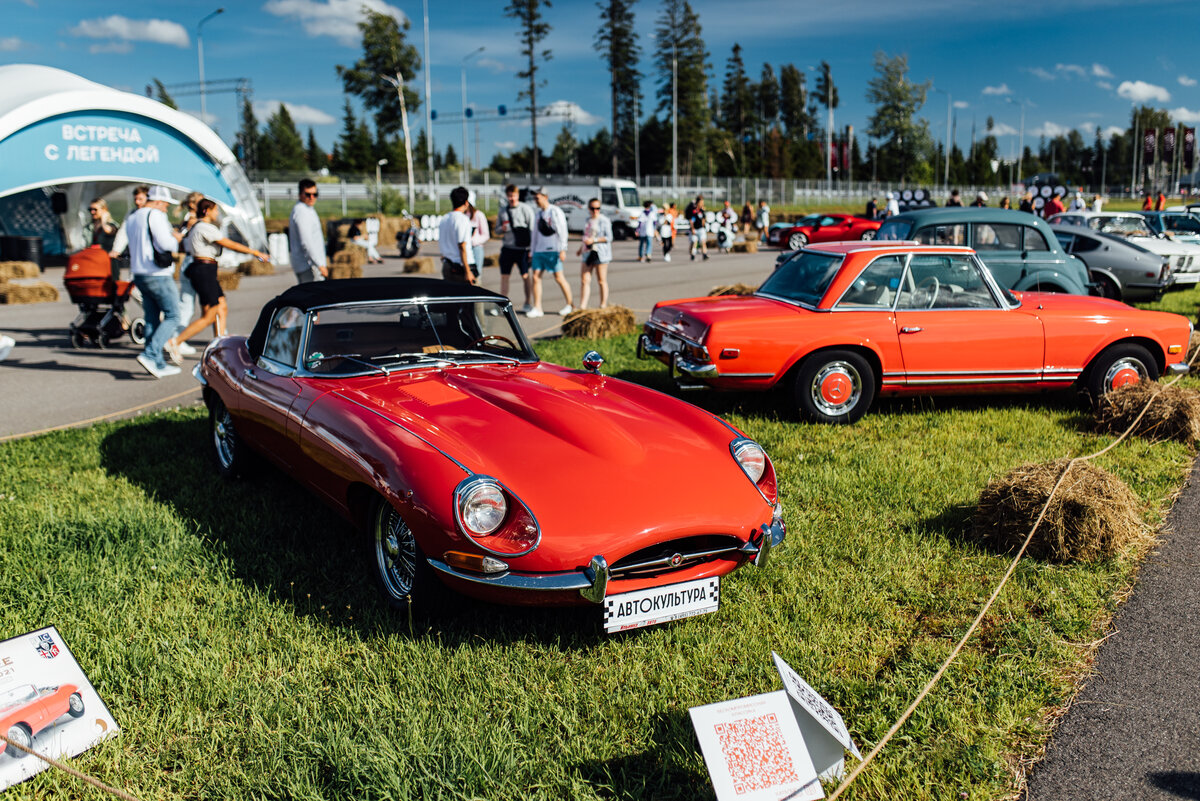 Летающий кирпич», Ferrari 348 Spider, Jaguar E-Type, Porsche 911 GT2 и  другие легенды на главном автоспортивном событии лета 2023 | Men Today |  Дзен