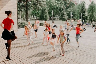    Танцевальный мастер-класс ©Telegram-канал "ПАРКИ КОРОЛЁВА"