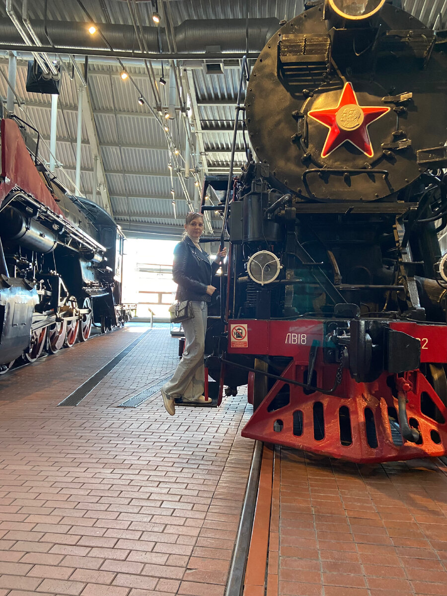 Сегодня я хочу рассказать о нашем походе в музей железных дорог России. Он открылся в 2017 году на Балтийском вокзале, отзывы о нем отличные.-2