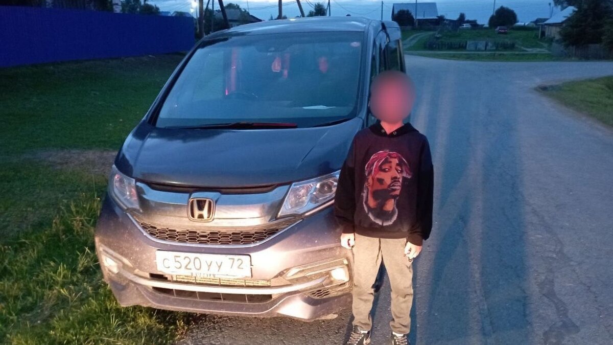     12-летнего подростка за рулем Honda задержали инспекторы ДПС в деревне Солянка Уватского района. Вместе с ребенком в машине ехала его мама.