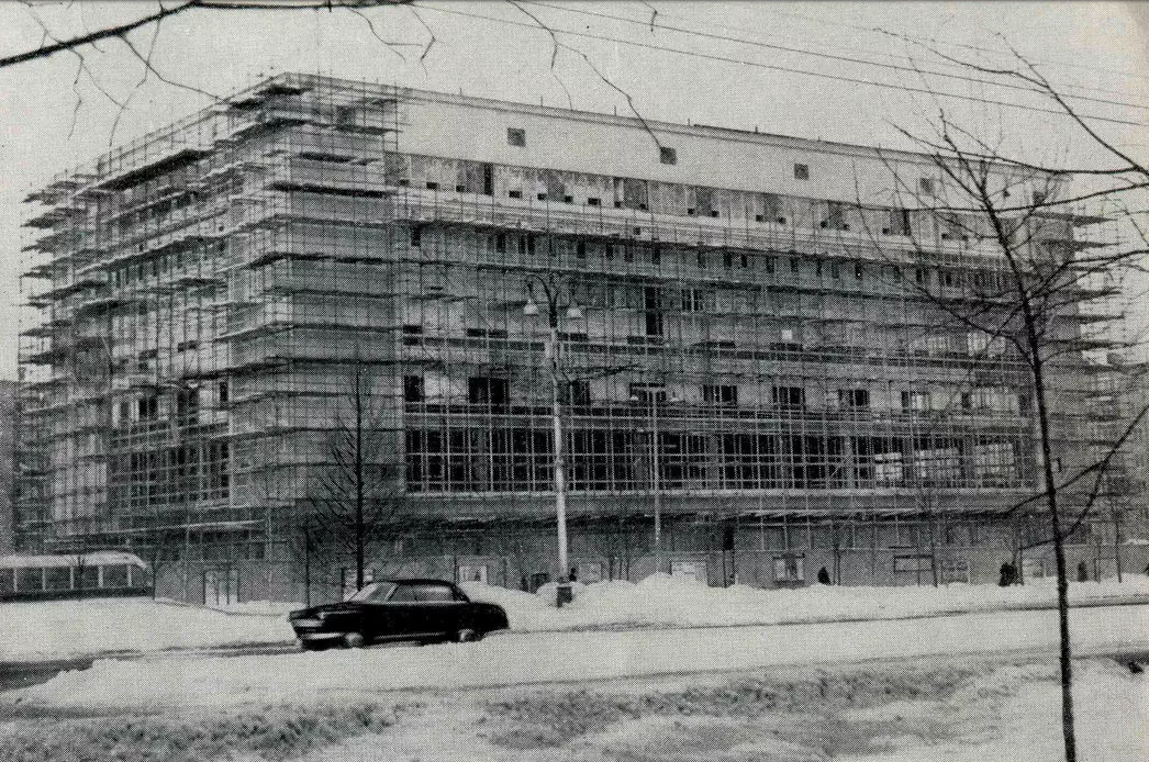 Универмаг москва википедия. Универмаг Москва 1963. Универмаг Москва на Ленинском в 90-х. Универмаг Москва СССР Ленинский проспект. Универмаг Москва Москва Ленинский проспект 1962 год.