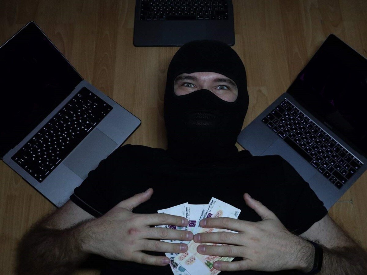 девушка арестовывает парня. связанные руки девушки. связанные руки. обманули связали. связывание преступника.