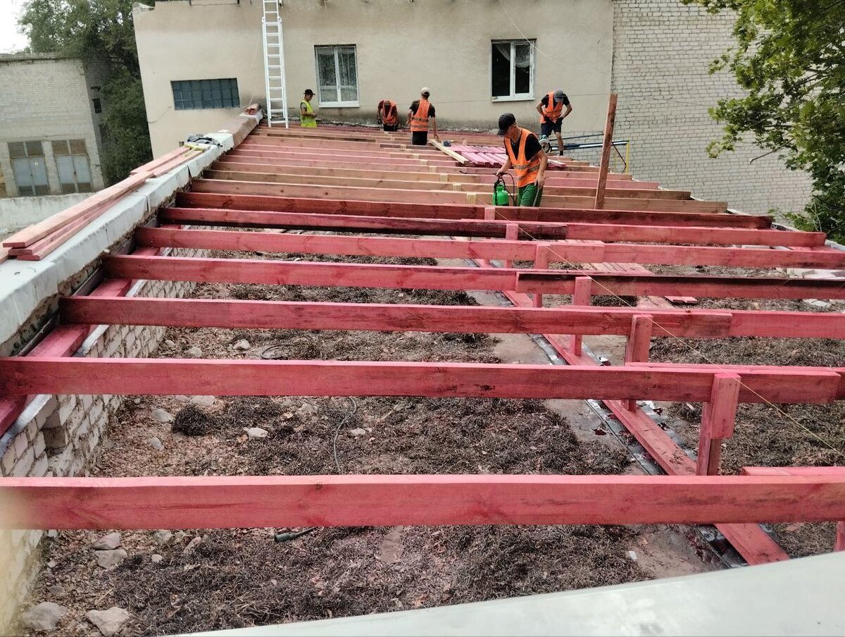  Специалисты Рязанской области в Ровном проводят капитальный ремонт школы - Таврия ТВ - Херсон