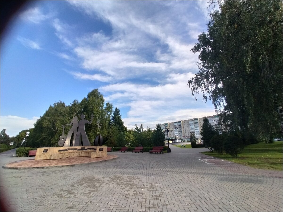 Вход в Сквер студотрядов со стороны ул. Красноармейской 