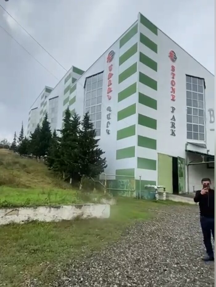 В Агдеринском районе на богатом месторождении Гызылбулаг имеются залежи золота с промышленными запасами 13,6 единиц и 47,9 млн. тонн меди