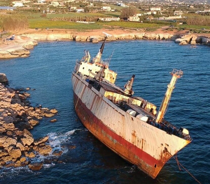 Водоизмещение корабля  2,345 тонн, длинна - около 80 метров. Фото автора. дрон