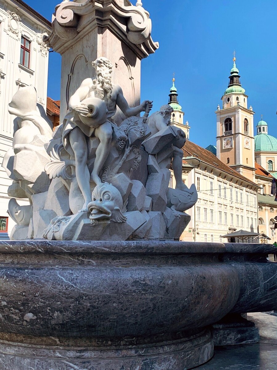 Центр Любляны (листайте галерею)