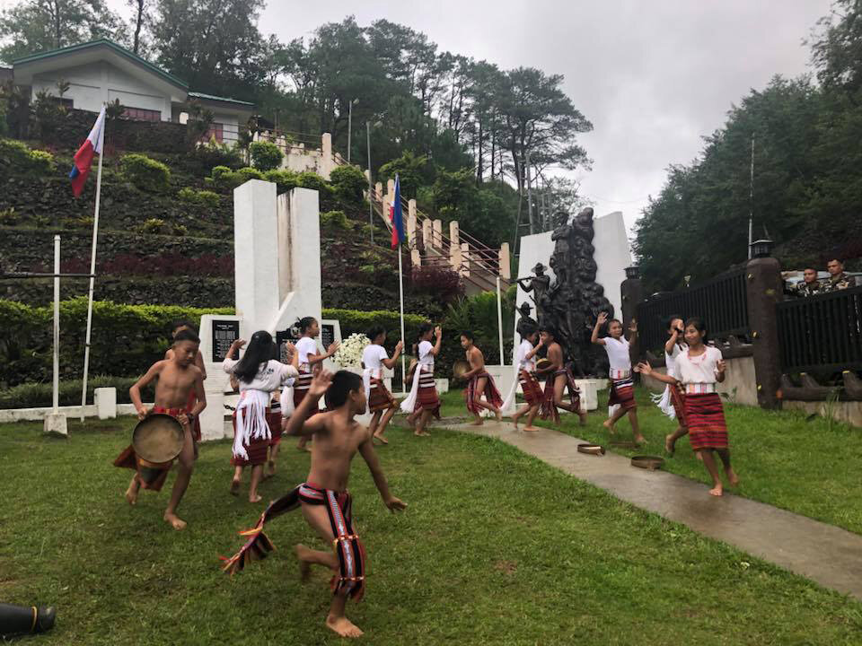 Ilocos Sur ежегодно празднует битву при перевале Бессанг в городе Сервантес, чтобы почтить память филиппинцев, которые сражались и выиграли битву над японскими императорскими силами. Частью праздника являются танцы коренных жителей Сервантеса - танцоров-тадеков. (фото PVAO Ilocos Sur)