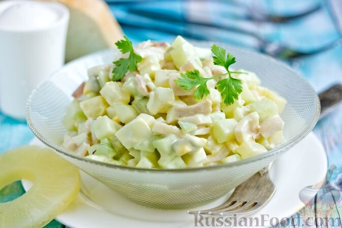кальмары, ананасы консервированные, огурцы свежие, яйца, майонез, сок лимона, соль