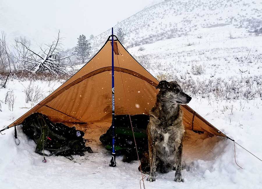 Гамак Walden весом 0,9 кг можно использовать как укрытие и зимой, и летом. На земле он может принять вид легкой палатки А-образной формы, но без пола…