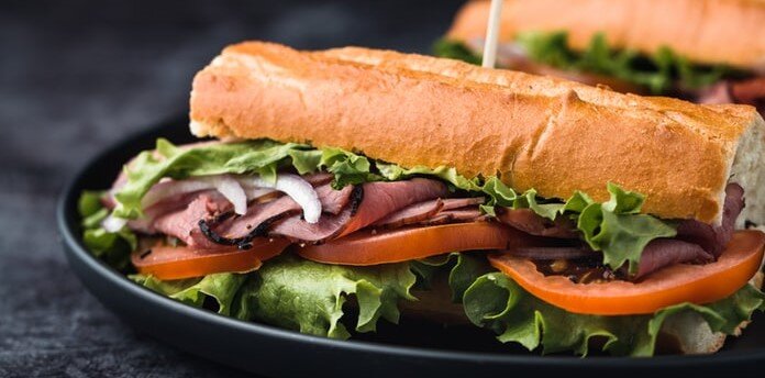 Сэндвич (сандвич) — блюдо, состоящее из двух или нескольких ломтиков хлеба и одного или нескольких слоёв мяса и/или других начинок