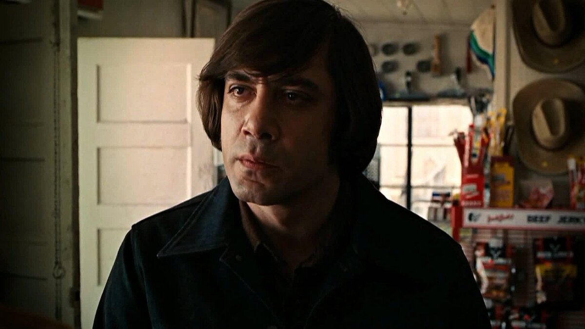 Темный критик. Хавьер Бардем Антон Чигур. Антон чегцра Завьер Бардер.. Старикам тут не место Антон Чигур. Антон Чигур актер