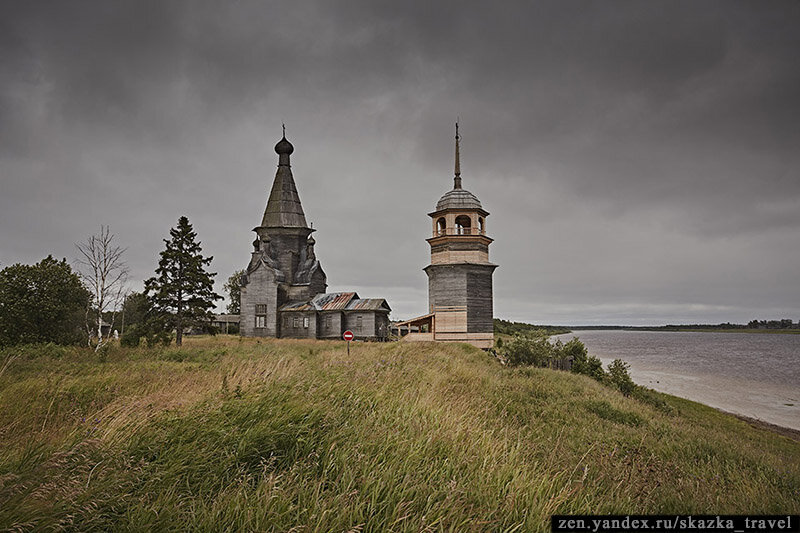 Деревянный храм на берегу Онеги