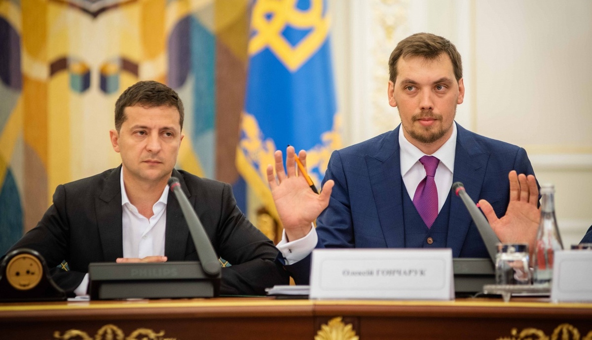 Владимир Зеленский - президент Украины; Алексей Гончарук - премьер-министр Украины; Фото: "Досье-Киев"