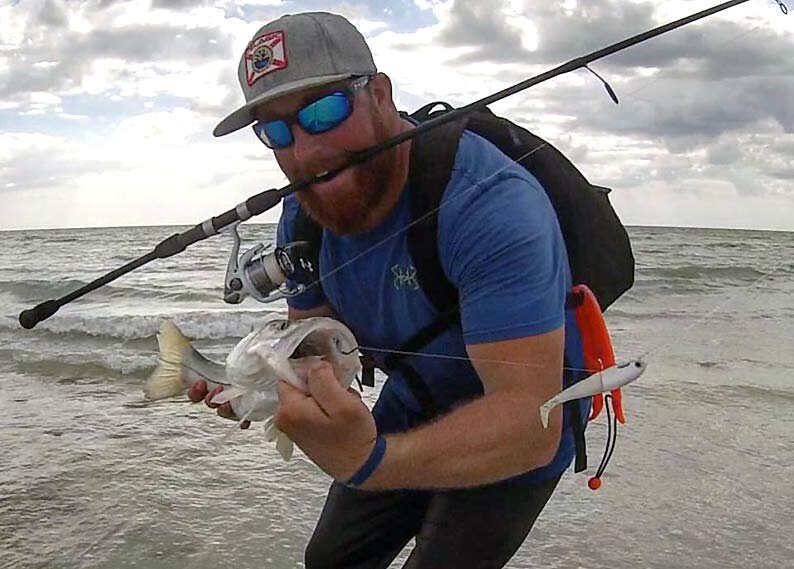 Комбинированная приманка SpoolTek – тонущая. Хотя, производитель рекомендует пробовать различные способы, основной является все-таки джиговая проводка.