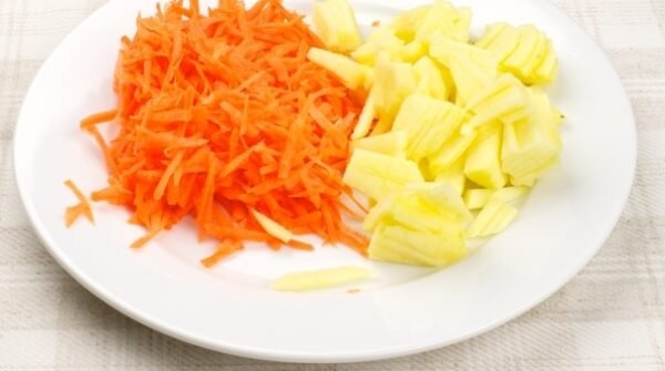 Морковный салат с яйцом