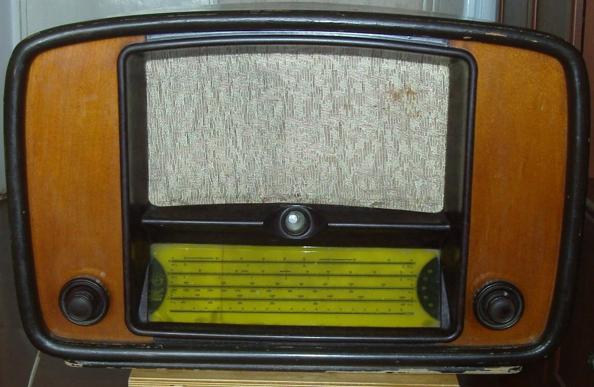 Советский радиоприёмник "Балтика". Фото автора.