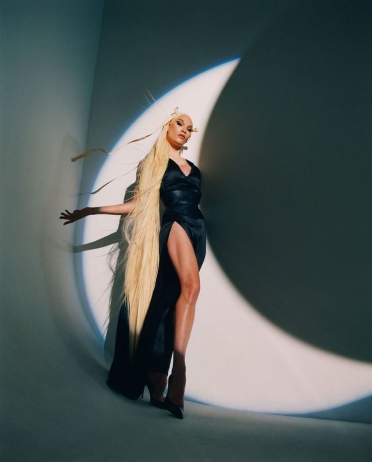 Miss Fame для благотворительного календаря CR2020